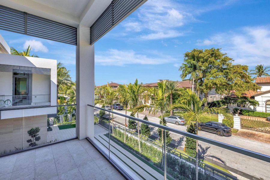 Bedroom Suite 4 Balcony