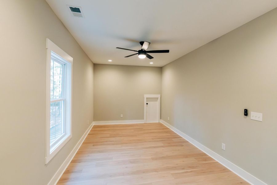 Spacious, unfurnished interior of a new home in , Walterboro (Image 20).
