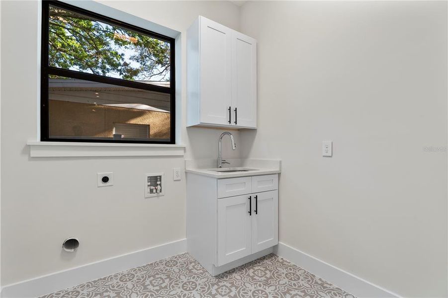Furnished interior view inside a new home in , Winter Park (Image 8).