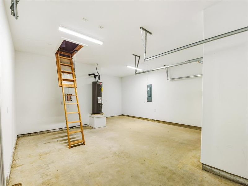 Spacious, unfurnished interior of a new home in Pecan Creek Crossing, Valley View (Image 12). Spacious, unfurnished interior of a new home in Pecan Creek Crossing, Valley View (Image 12).