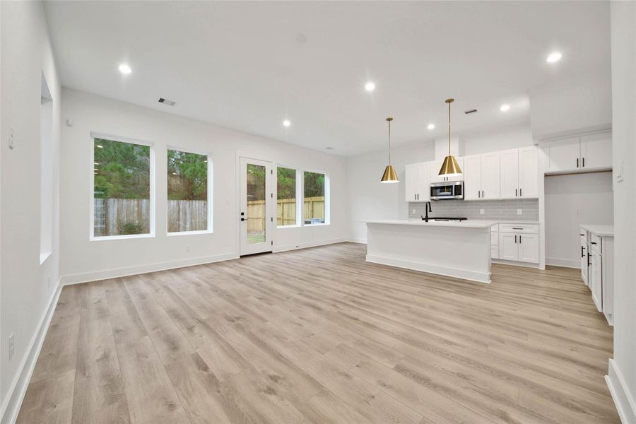 Spacious, unfurnished interior of a new home in , Houston (Image 30).