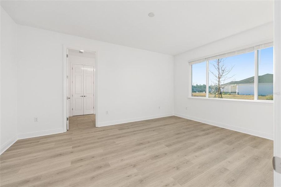 Spacious, unfurnished interior of a new home in , Ocala (Image 33).