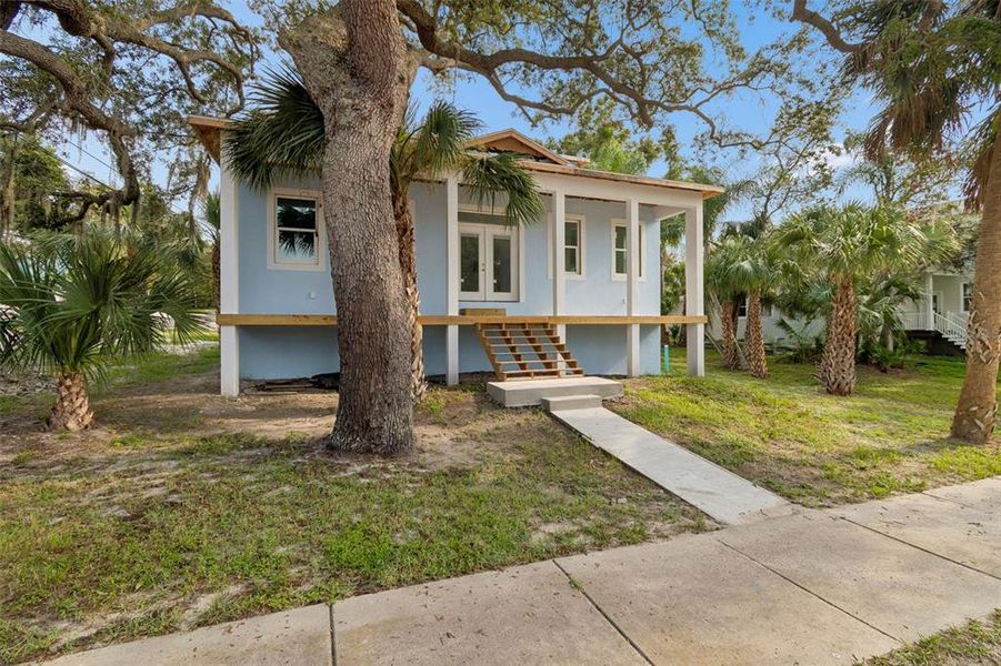 Exterior details and patio area of a home in , Crystal Beach (Image 22).