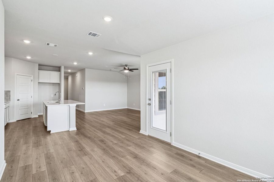 Spacious, unfurnished interior of a new home in Arcadia Ridge - Premier Series, San Antonio (Image 23).