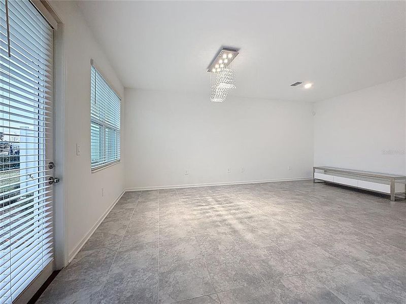 Spacious, unfurnished interior of a new home in , Davenport (Image 14).