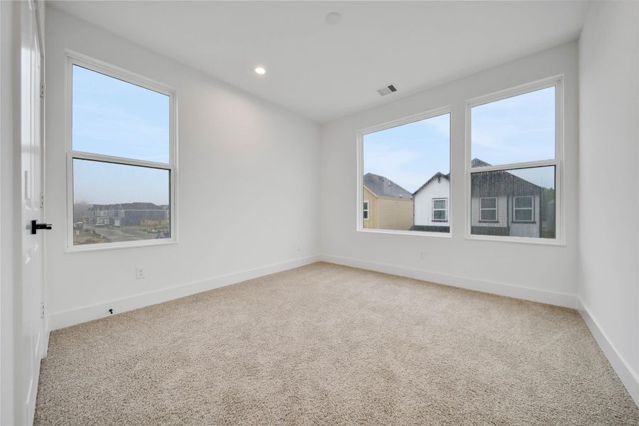 Spacious, unfurnished interior of a new home in , Houston (Image 30).