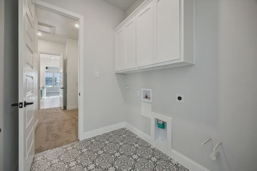 Representative unfurnished interior of a home built from the Peyton by Cambridge Homes in Lake Park, Rowlett (Image 27).