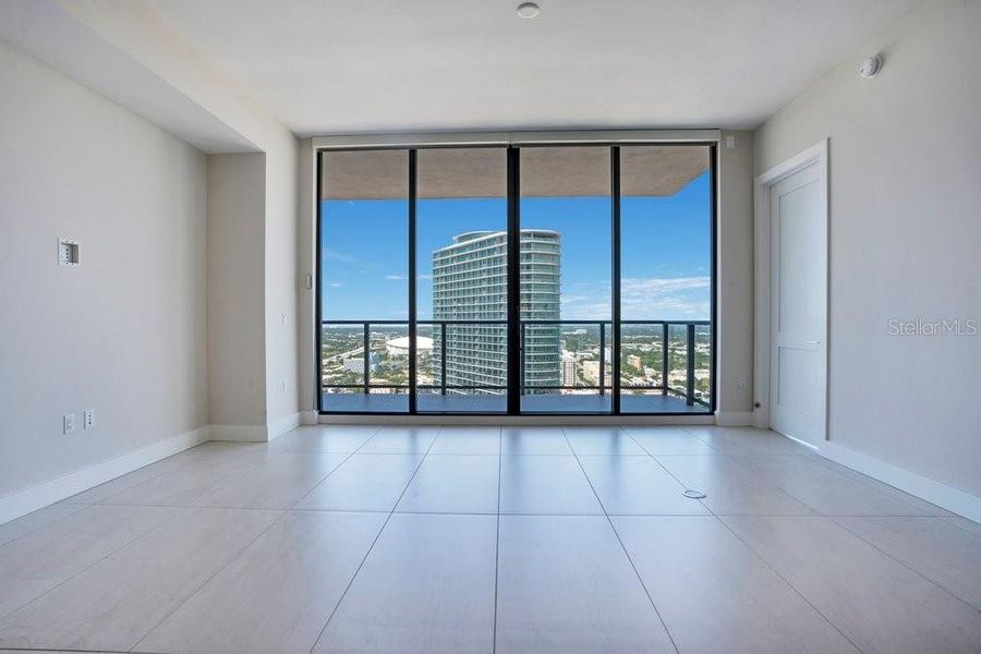 Spacious, unfurnished interior of a new home in , St. Petersburg (Image 52).