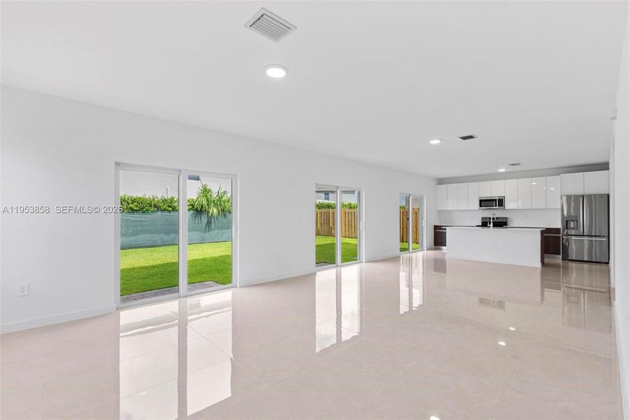 Spacious, unfurnished interior of a new home in , Homestead (Image 8).