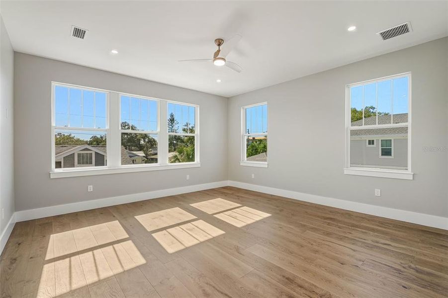 Spacious, unfurnished interior of a new home in , St. Petersburg (Image 54).