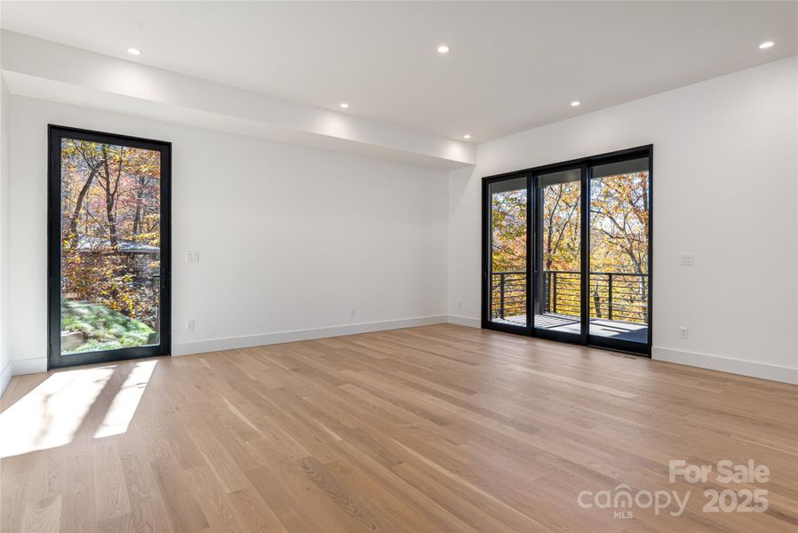 Spacious, unfurnished interior of a new home in , Montreat (Image 19).