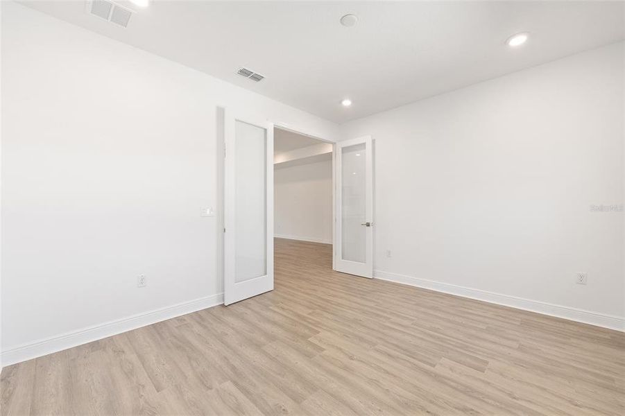 Spacious, unfurnished interior of a new home in , Ocala (Image 31).