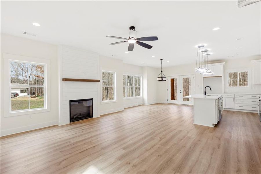 Spacious, unfurnished interior of a new home in , Dallas (Image 43).