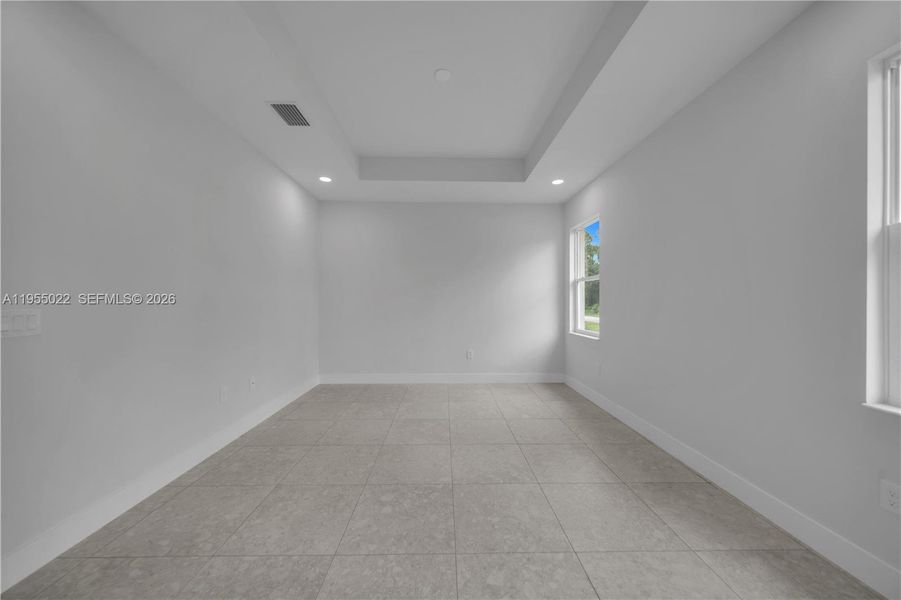 Spacious, unfurnished interior of a new home in , Lehigh Acres (Image 33).