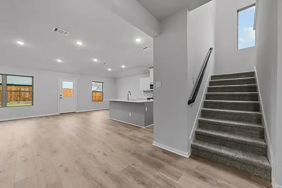 Spacious, unfurnished interior of a new home in Rolling Ridge, Van Alstyne (Image 12).