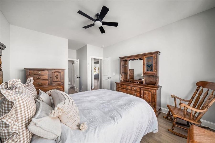 Furnished interior view inside a new home in , Dallas (Image 16).