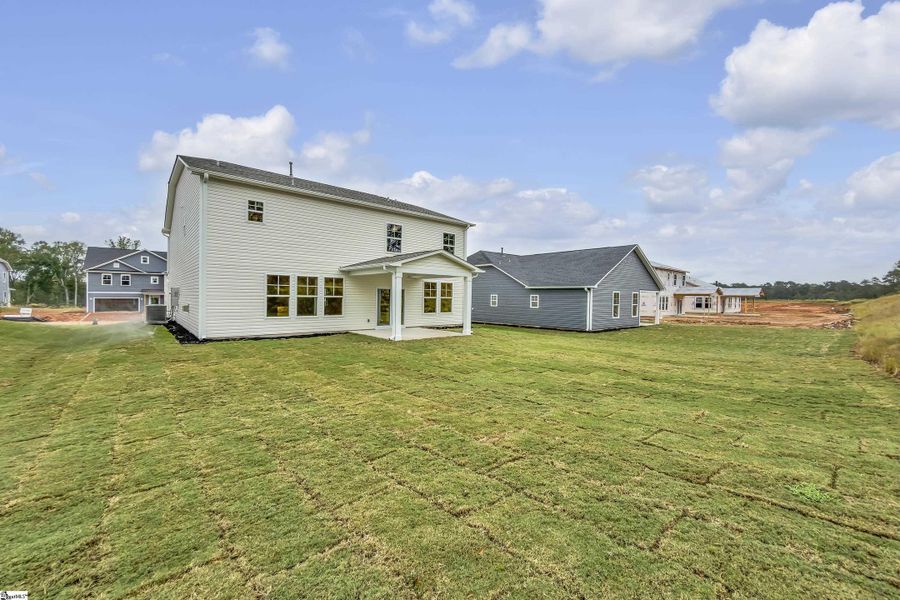 Exterior details and patio area of a home in Lynbrook, Boiling Springs (Image 4).
