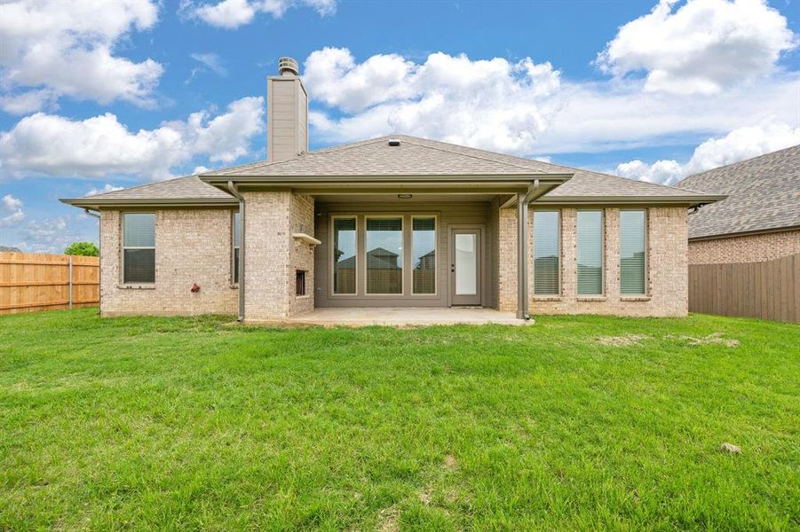 Exterior details and patio area of a home in , Cleburne (Image 4).