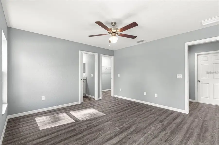 Spacious, unfurnished interior of a new home in , Belleview (Image 10).