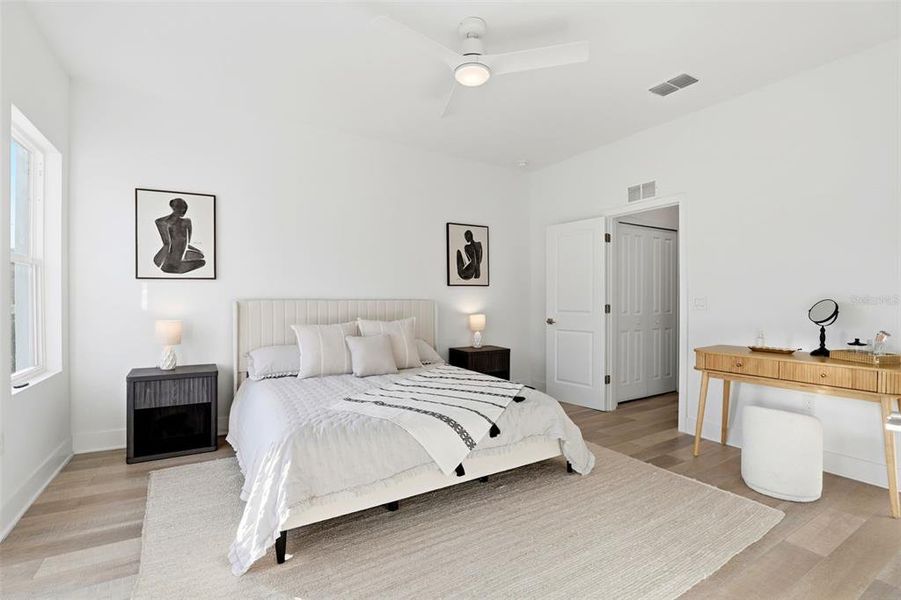 Furnished interior view inside a new home in , Orlando (Image 32).