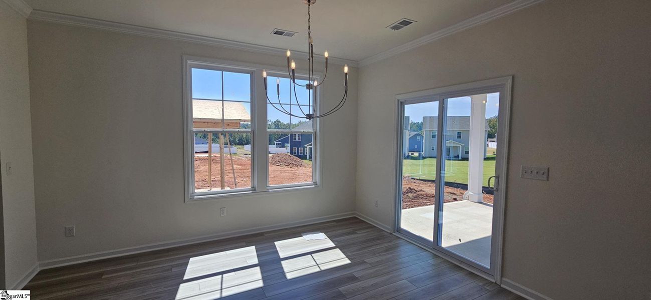 Spacious, unfurnished interior of a new home in Sedona, Greenville (Image 15).