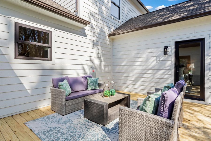 Private Courtyard Deck