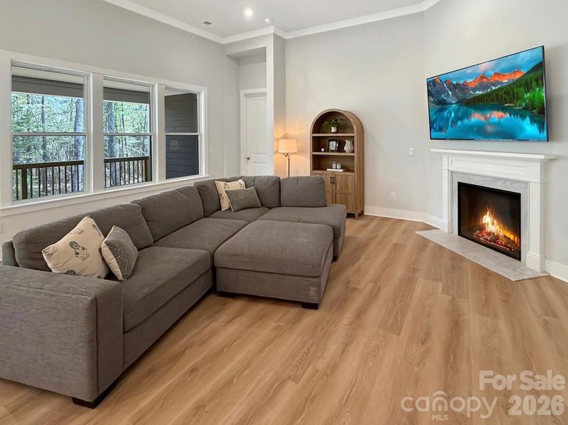 living room has 12' ceilings and open to kitchen and breakfast room