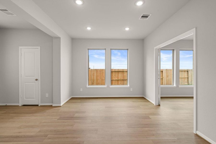 Spacious, unfurnished interior of a new home in Two Step Farm, Montgomery (Image 11).