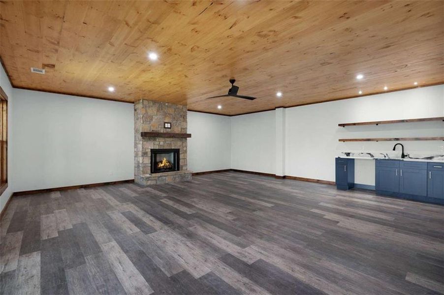 Spacious, unfurnished interior of a new home in , Mineral Bluff (Image 32).