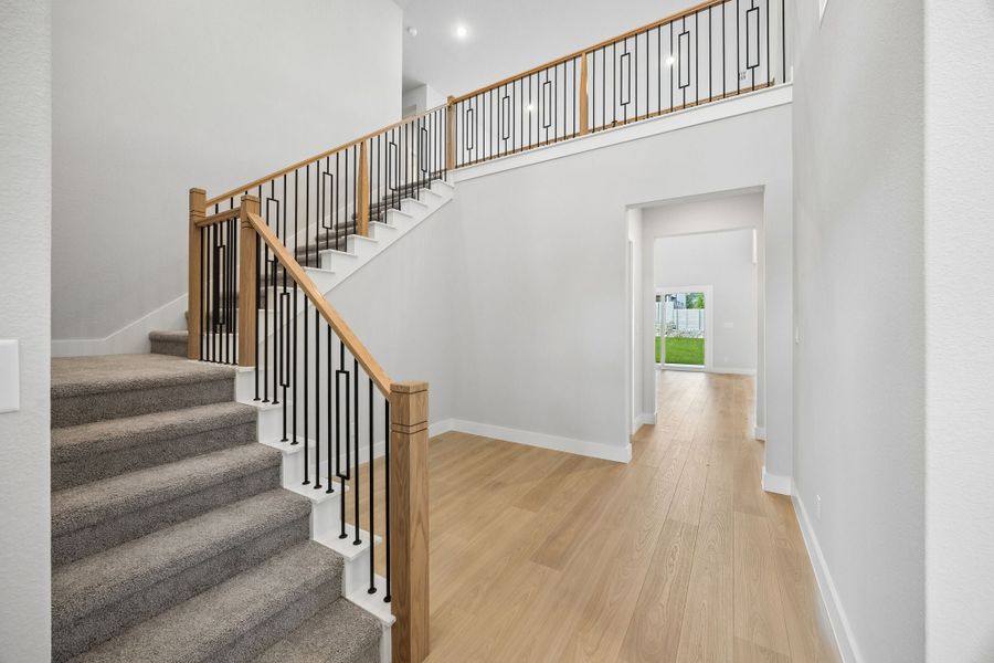 Spacious, unfurnished interior of a new home in Painted Tree Lakeside, McKinney (Image 31).