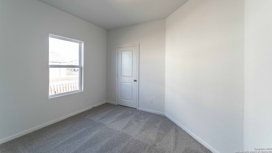 Spacious, unfurnished interior of a new home in Katzer Ranch, Converse (Image 8).
