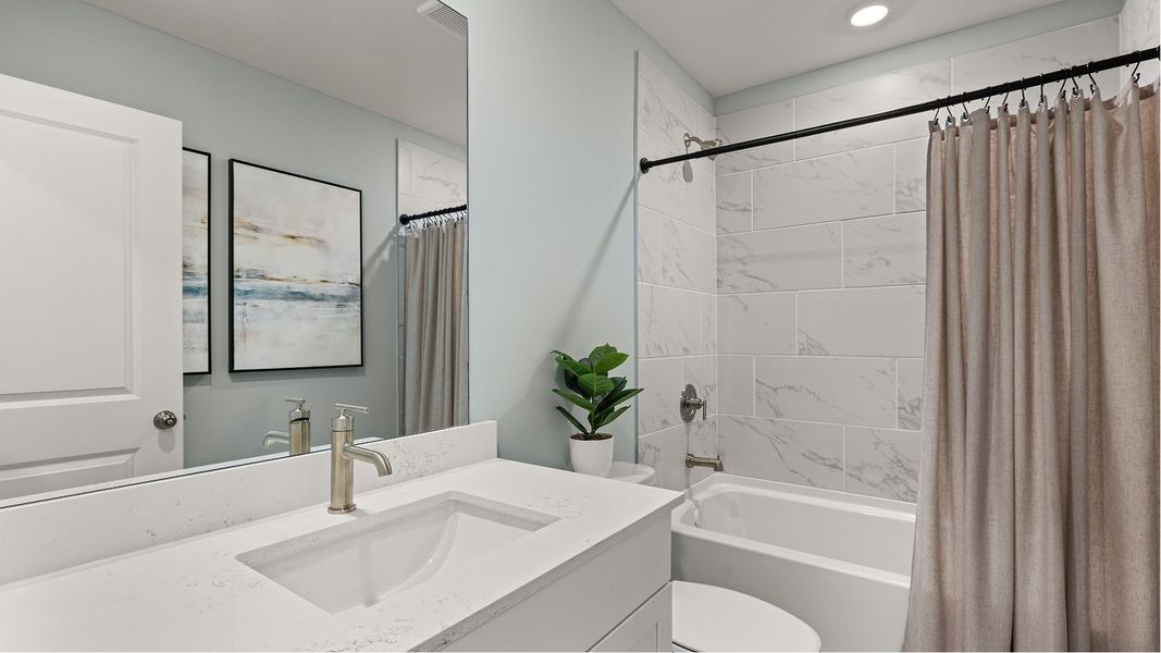 7932 Crestwood Opt Bath3 F2 091025