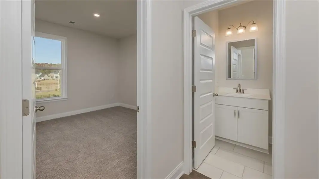 Spacious, unfurnished interior of a new home in Westland, Bogart (Image 20).