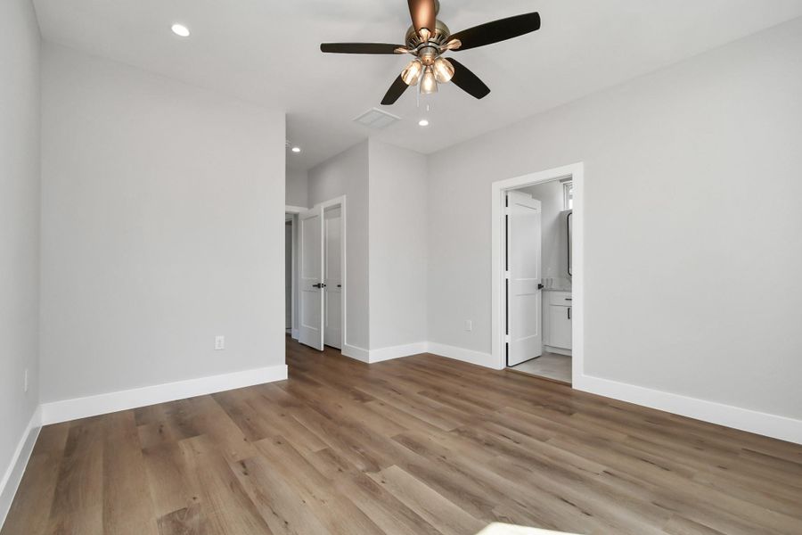 Spacious, unfurnished interior of a new home in , Houston (Image 12).
