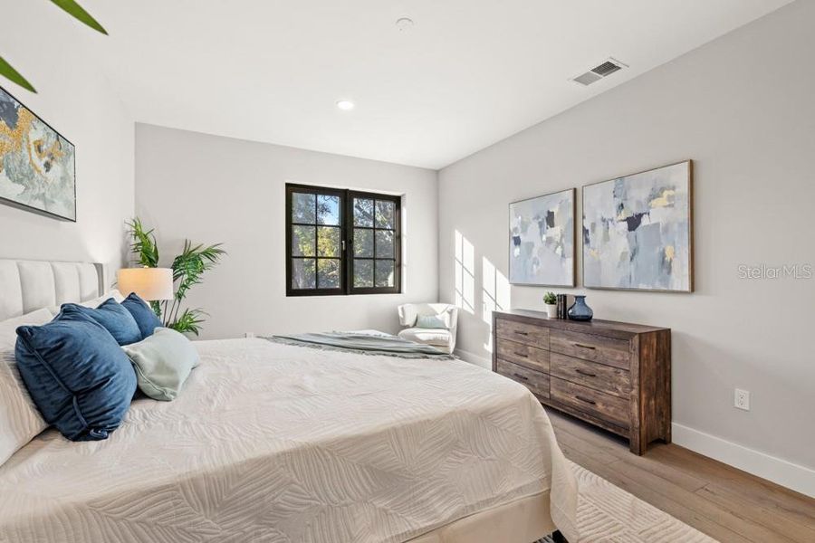 Furnished interior view inside a new home in , Orlando (Image 41).