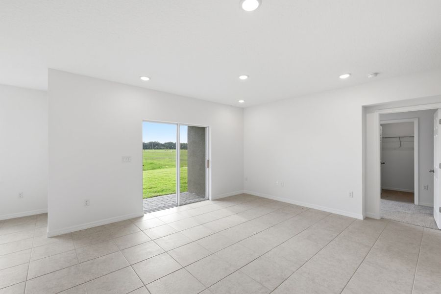 Spacious, unfurnished interior of a new home in Highfield at Twisted Oaks, Wildwood (Image 10).