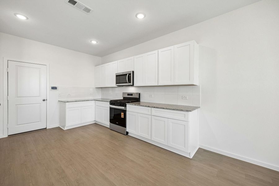 Furnished interior view inside a new home in River Ranch, Dayton (Image 8).