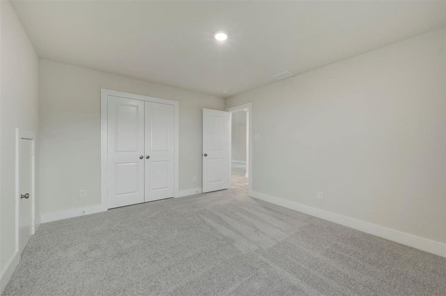 Spacious, unfurnished interior of a new home in Chaparral Park, Oak Point (Image 20).