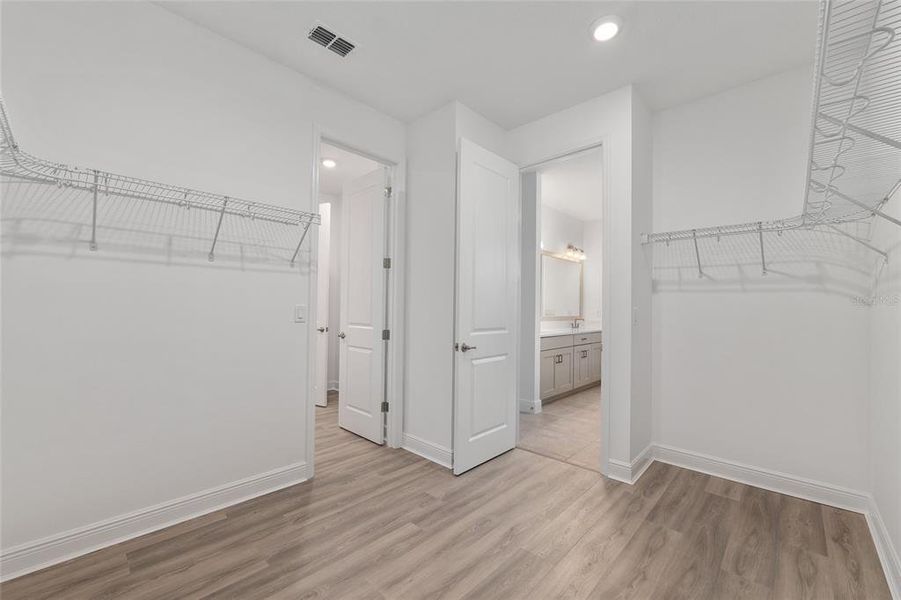 Spacious, unfurnished interior of a new home in , Ocala (Image 46).