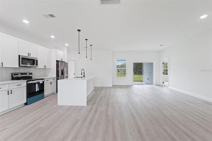 Spacious, unfurnished interior of a new home in , Ocala (Image 13).