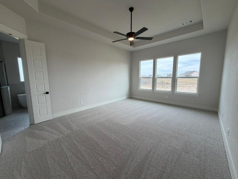 Spacious, unfurnished interior of a new home in Eagle Ridge Estates, Weatherford (Image 14).