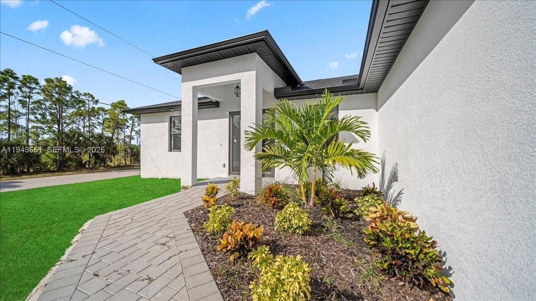 Exterior details and patio area of a home in , Cape Coral (Image 3).