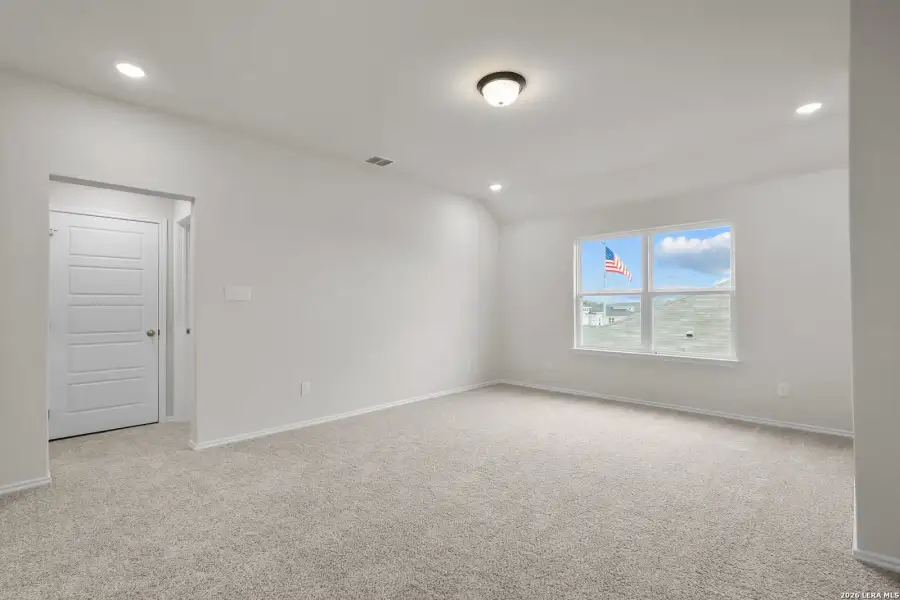 Spacious, unfurnished interior of a new home in Comanche Ridge, San Antonio (Image 17). Spacious, unfurnished interior of a new home in Comanche Ridge, San Antonio (Image 17).