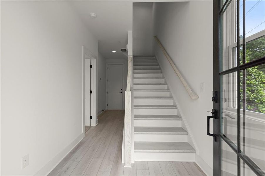 Spacious, unfurnished interior of a new home in , Alpharetta (Image 36).