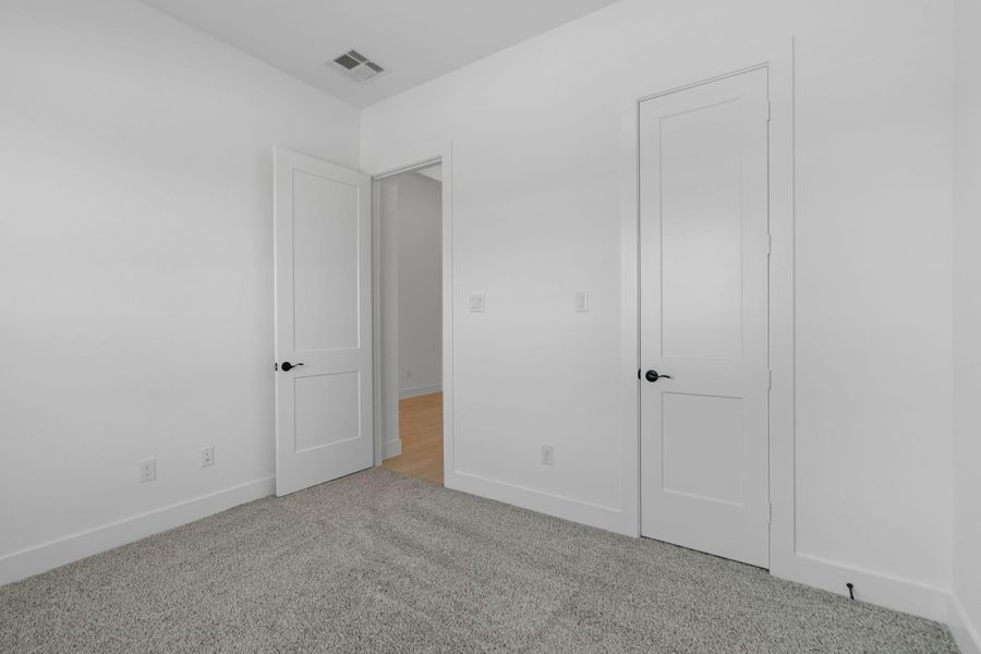 Spacious, unfurnished interior of a new home in Riceland, Mont Belvieu (Image 21).