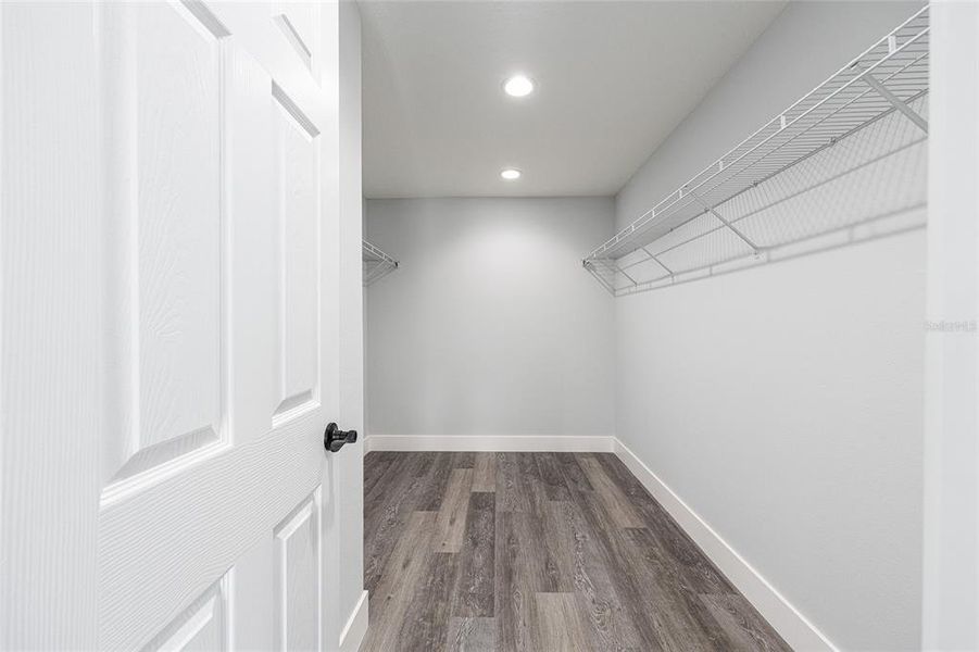 Spacious, unfurnished interior of a new home in , Dunnellon (Image 35).