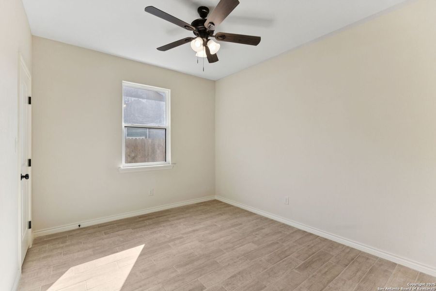 Spacious, unfurnished interior of a new home in , Seguin (Image 38).