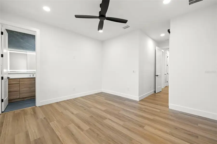 Spacious, unfurnished interior of a new home in , Tampa (Image 21).