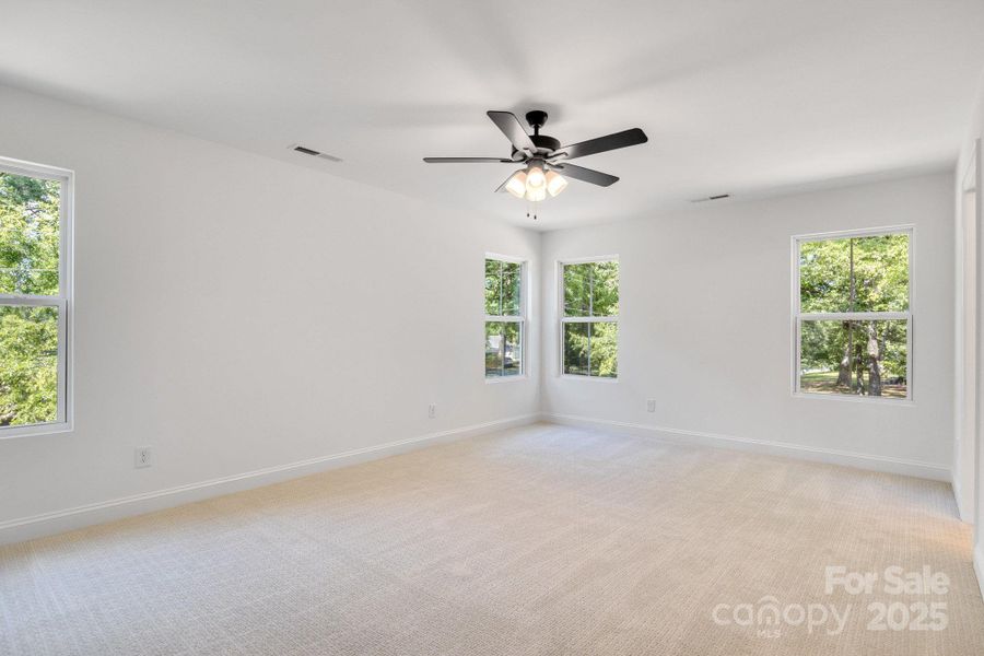Spacious, unfurnished interior of a new home in , Harrisburg (Image 28).