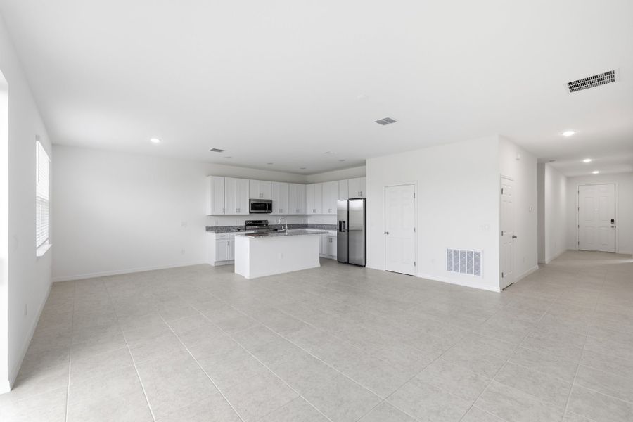 Spacious, unfurnished interior of a new home in Tarpon Bay, Haines City (Image 11). Spacious, unfurnished interior of a new home in Tarpon Bay, Haines City (Image 11).